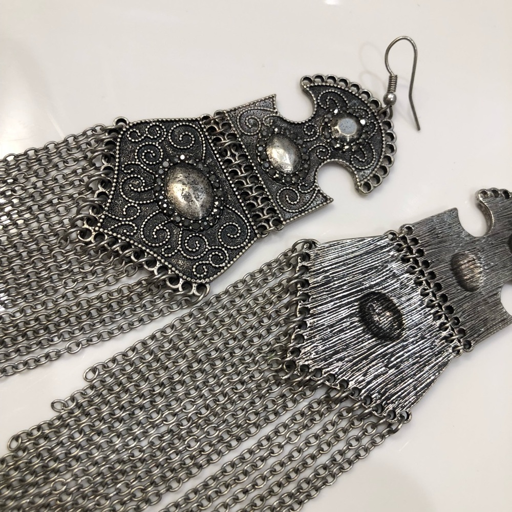 Vintage style dangling earrings